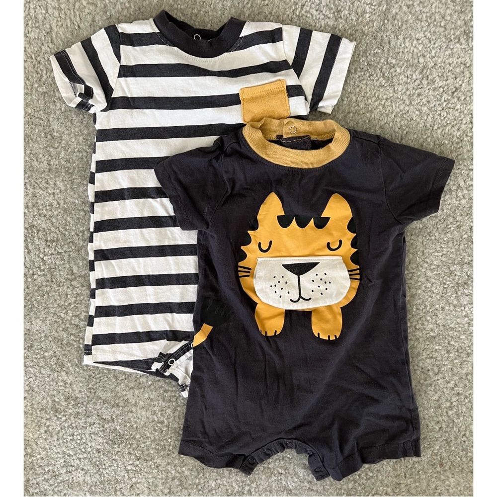 Set of Two Onesie Shorts 3-6m